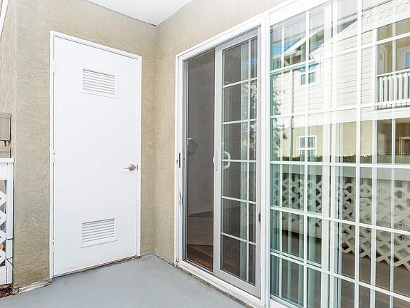 4th image of 485 N Citrus Ave #4