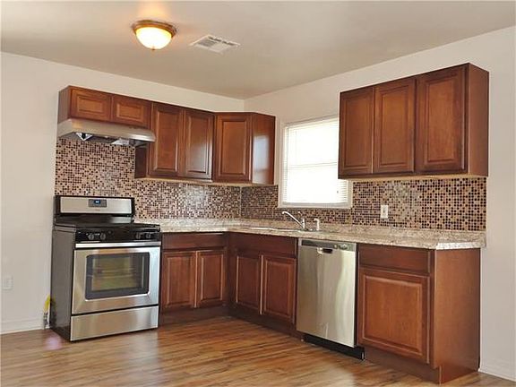 3rd image of 38 Vivian Ct