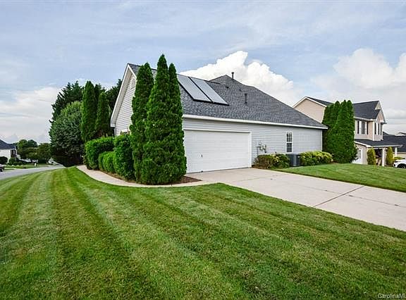 2nd image of 101 Huckleberry Ln