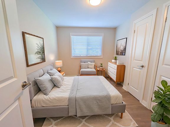 5th image of 3865 Front St #203