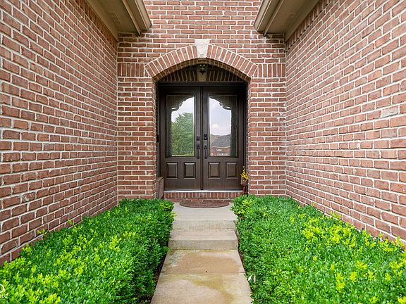 3rd image of 7072 English Oak Dr