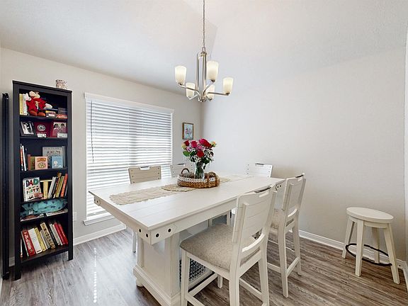 4th image of 2806 Porters Way