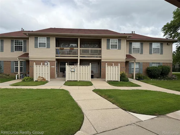 19168 Northridge Dr, Northville, MI 48167