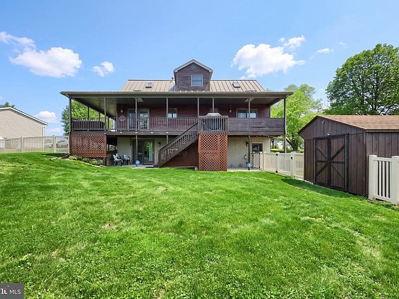 5th image of 95 Lake Meade Dr