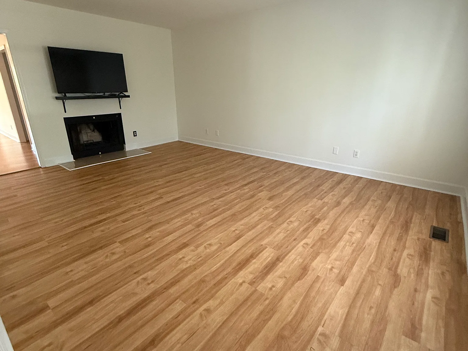 4 bed, 2237 sqft, $2,300 — Photo 3