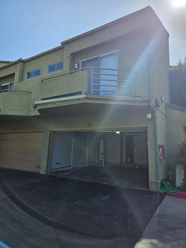 2 bed, 3.0 bath, 940 sqft, $3,350 — Photo 4