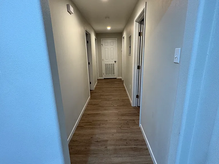 894 Avenue B — Photo 4