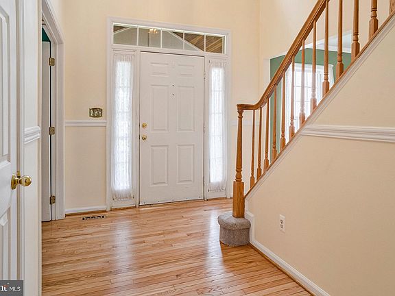 5th image of 407 Tracy Ct NE