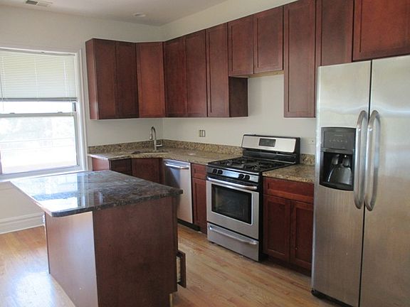 4th image of 4847 S Vincennes Ave #205