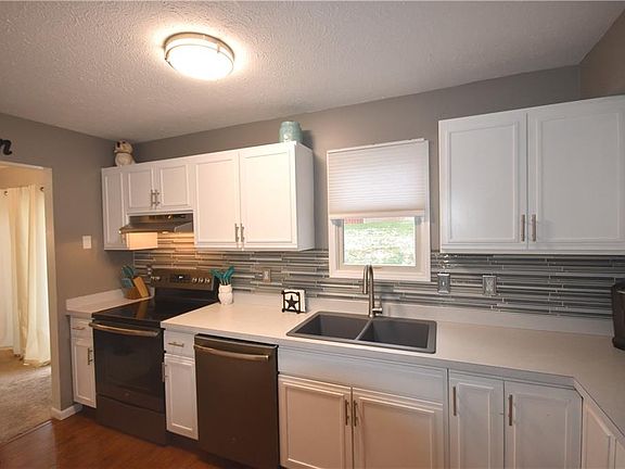 3rd image of 554 N Park Ave