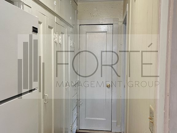 4th image of 733 Alexandria St APT 1