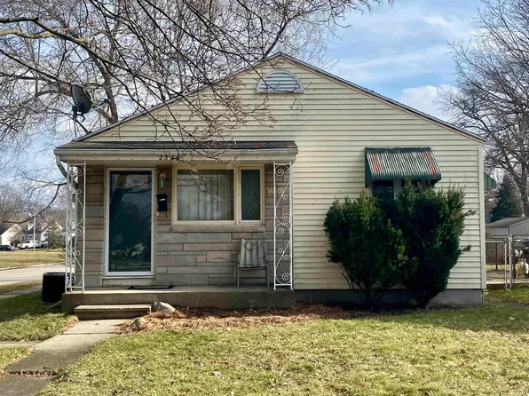 2326 Rockne Dr, South Bend, IN 46615