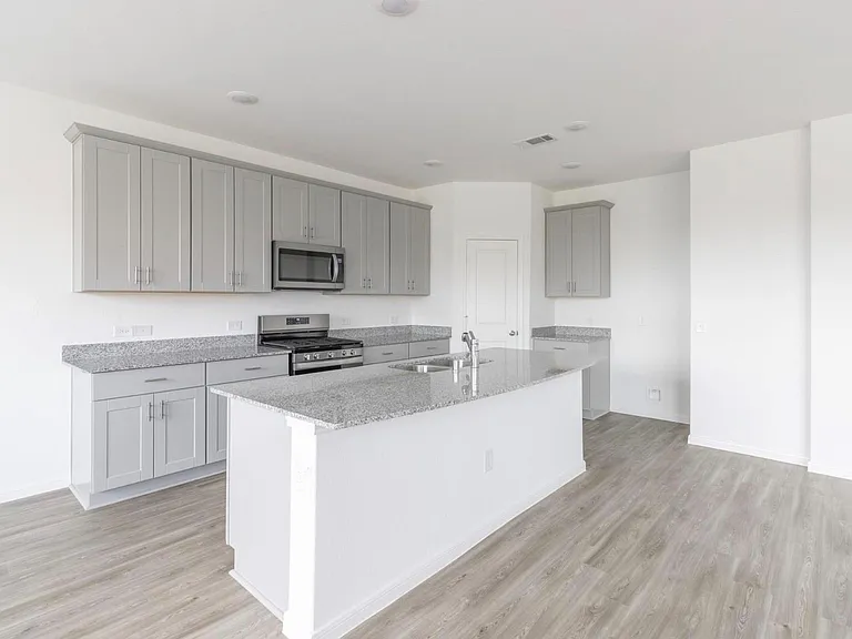 1052 Greenshank Dr — Photo 4