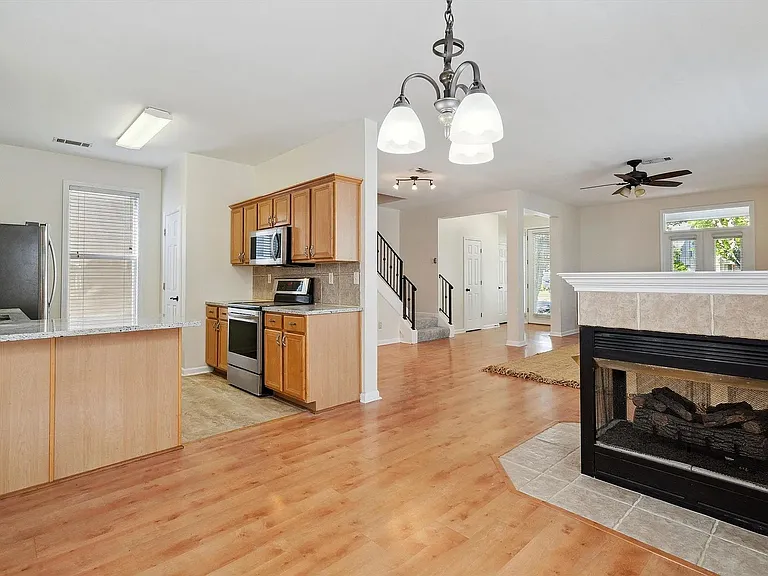 1133 Island Pl E — Photo 10