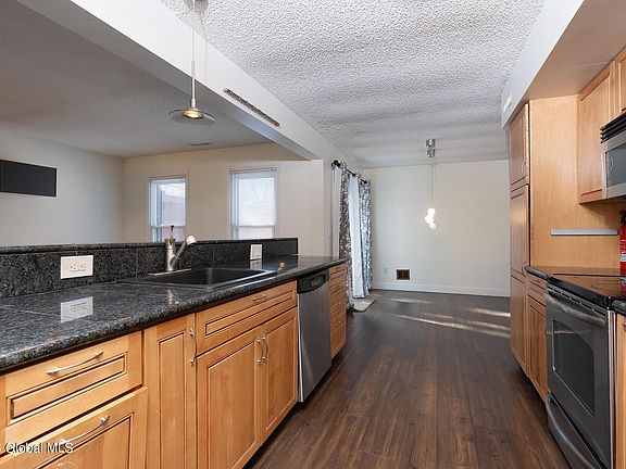 2nd image of 416 Greenhill Ct