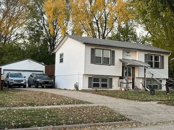 1910 Plateau Ave, Loves Park, IL 61111