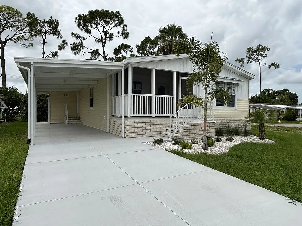 2 bed, 2.5 bath, 1356 sqft, $1,399 — Photo 2