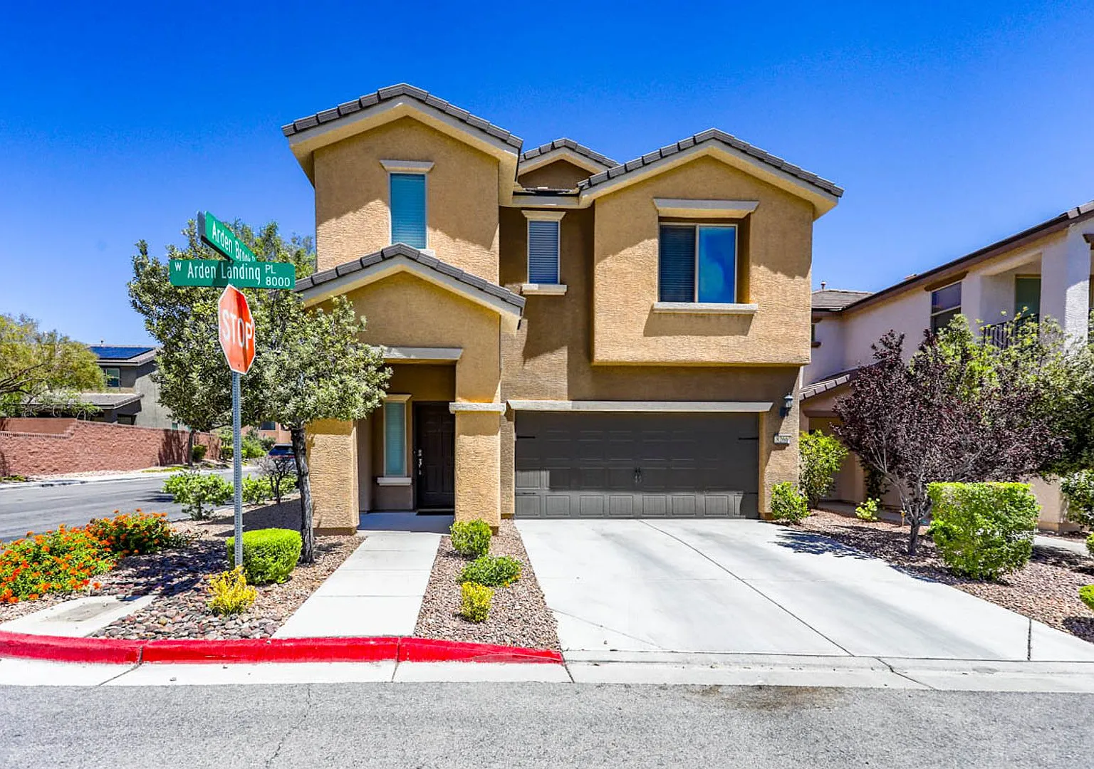 3 Bed, Den and Loft West Las Vegas Beauty — Photo 1