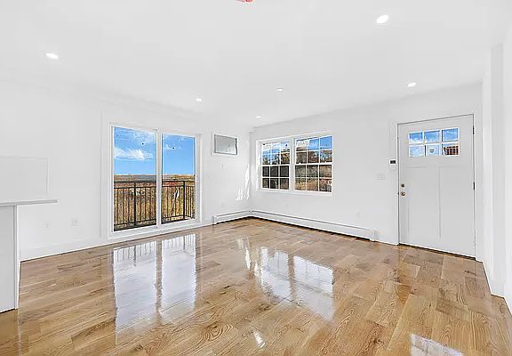 5th image of 634 Beach 68 St