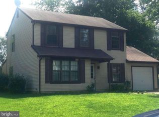 566 Fernwood Ln, Fairless Hills, PA 19030