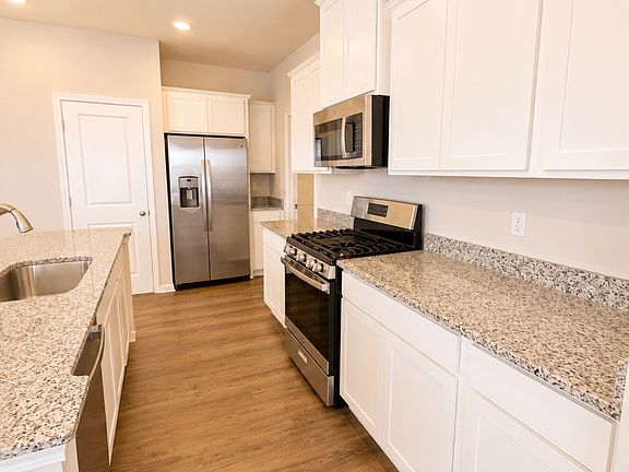 5th image of 601 Poinsett Bridge Way