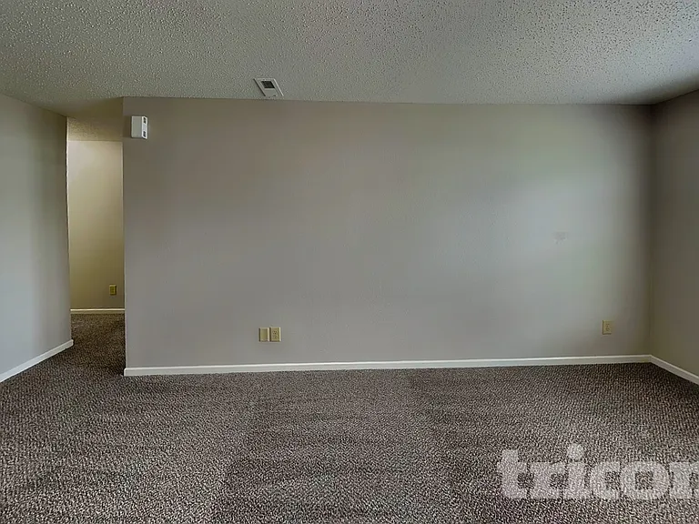 746 Streamside Dr — Photo 3