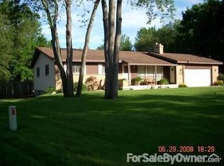 8077 Parkway Dr, Jenison, MI 49428