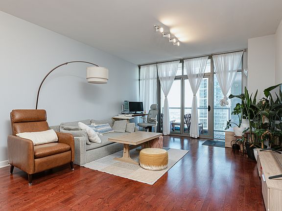 3rd image of 1235 S Prairie Ave APT 2808