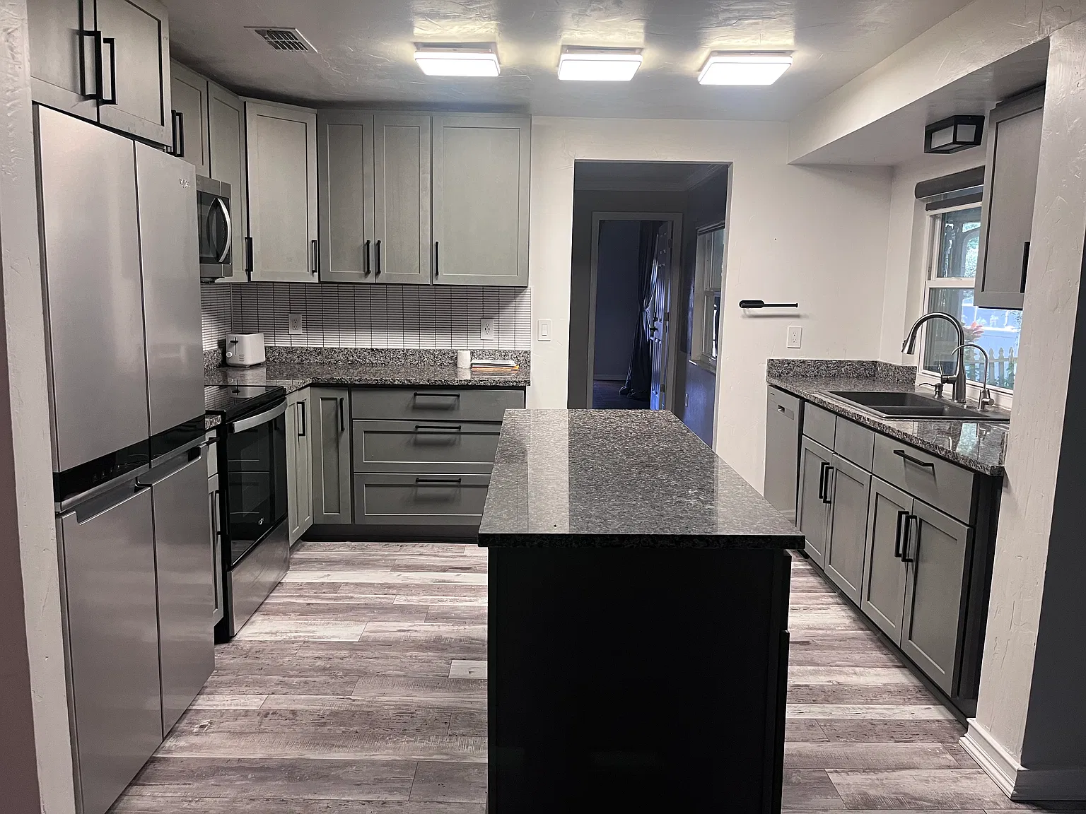 4 bed, 2694 sqft, $3,200 — Photo 4