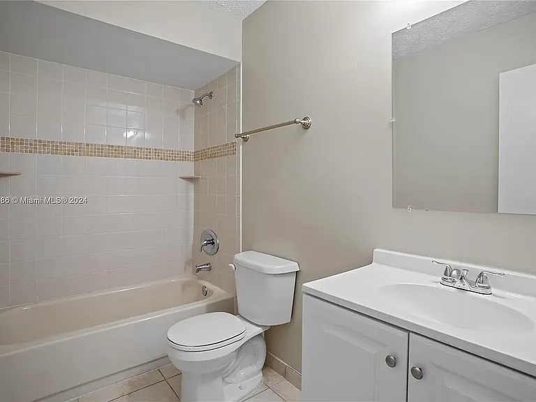 170 NW Curry St — Photo 6