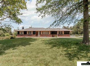 10120 Weeks Dr, Lincoln, NE 68516