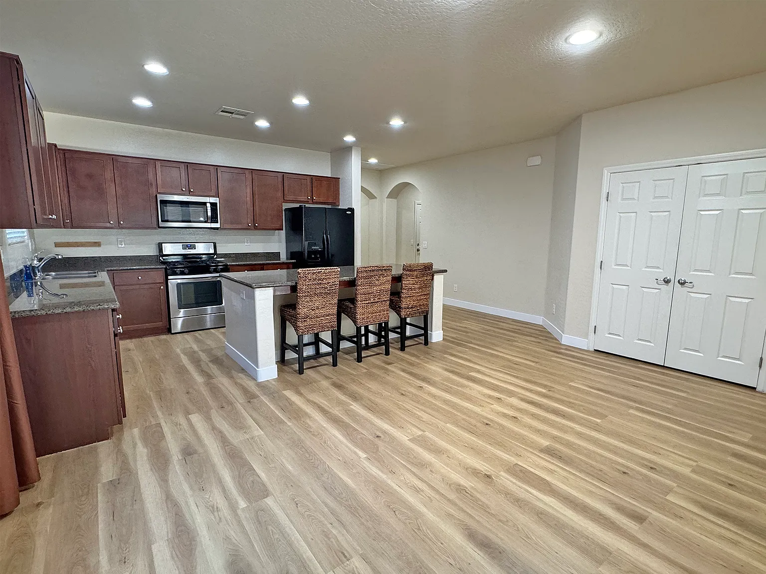 3 bed, 2.5 bath, 2175 sqft, $2,650 — Photo 4