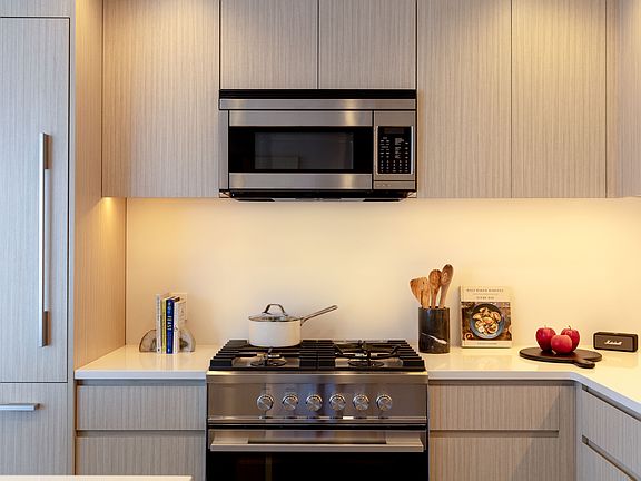 4th image of 200 W 67th St APT 26G