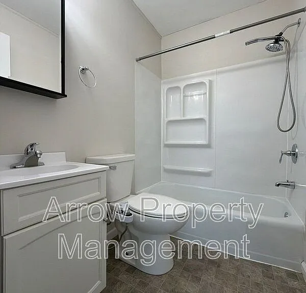 141 N 4th St #5 — Photo 8