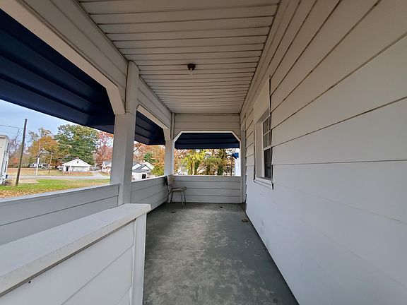 4th image of 712 S Main St