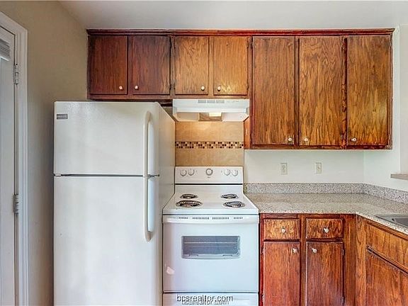 5th image of 317 Manuel Dr Unit A