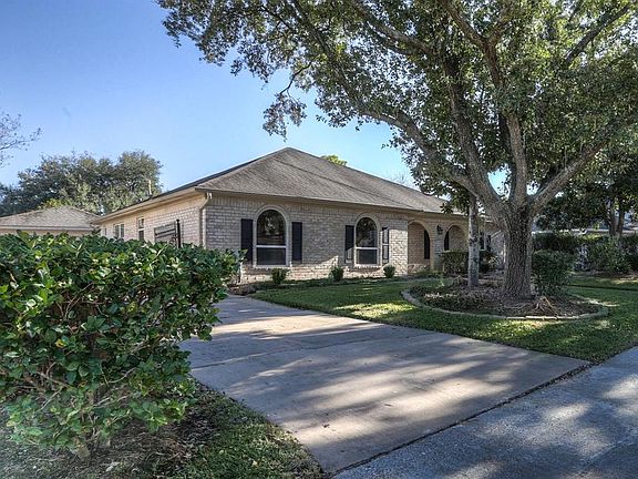 5th image of 12031 Sugar Springs Dr
