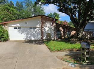 2705 Creekview Dr, Arlington, TX 76016