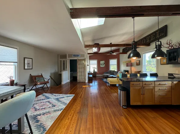 2 Pond Ave #3, Newport, RI 02840