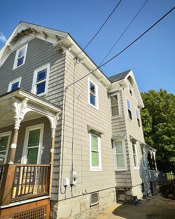 2nd image of 440 Pawtucket St
