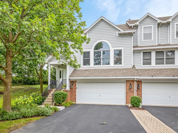 8245 Polo Ct, Crystal Lake, IL 60014