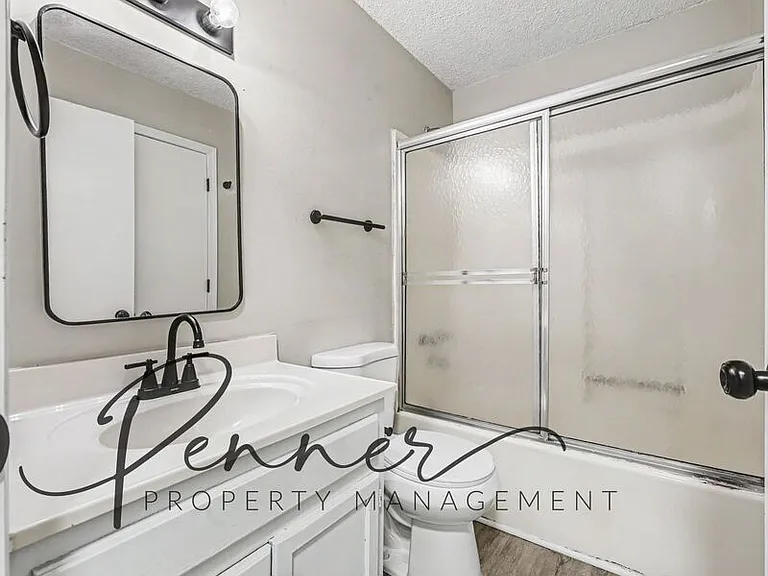 1310 Valley Woods Ct #C — Photo 7