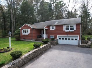 9 Raymond Dr, Barkhamsted, CT 06063
