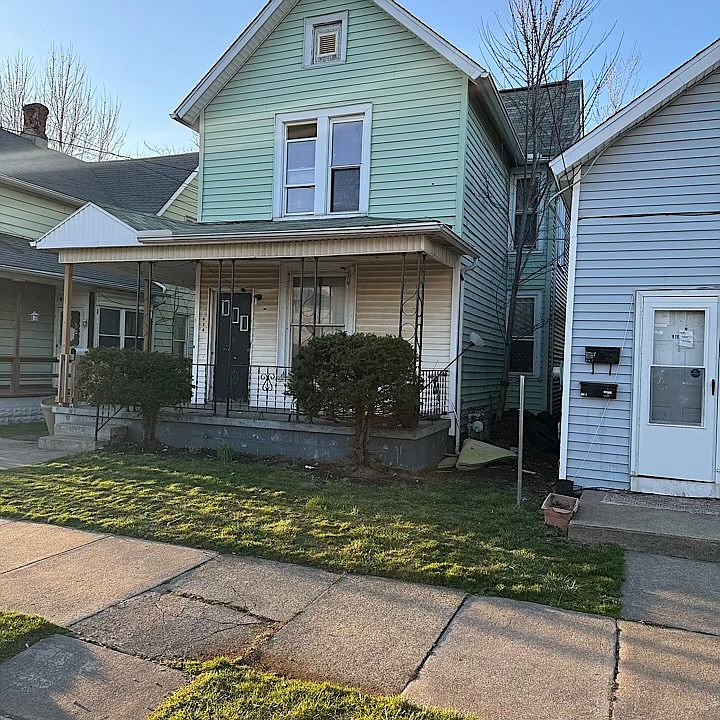 1st image of 914 E 11th St