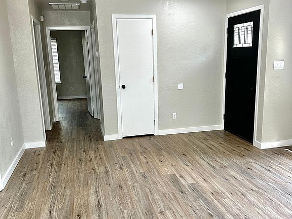 Front door / Hall