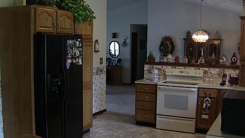 4th image of 842 Canyon Dr