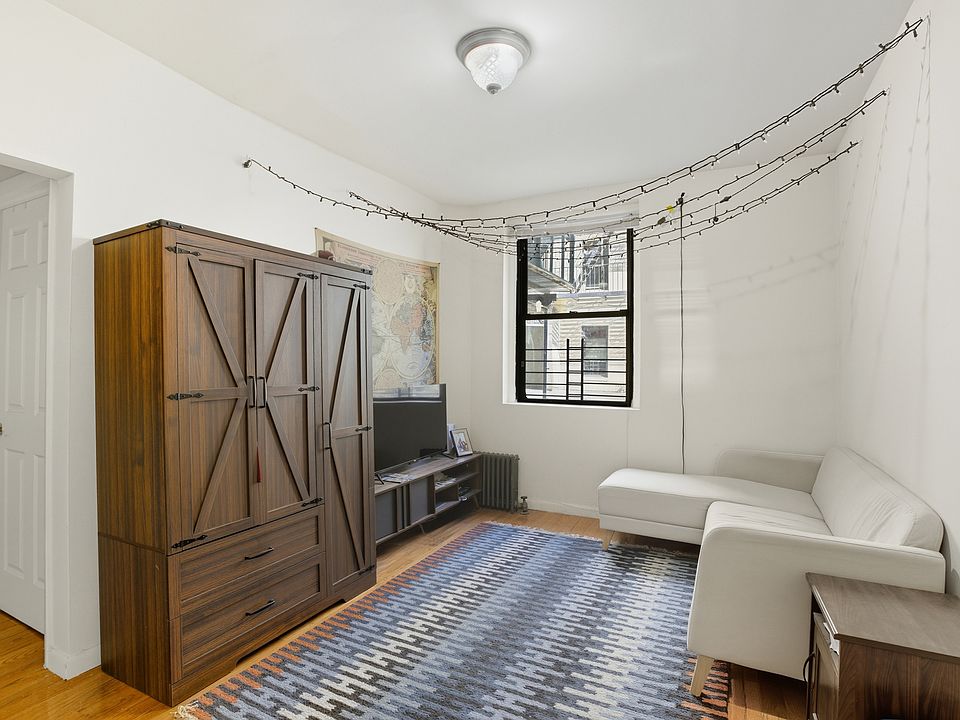 1st image of 2105 33rd St APT 1G