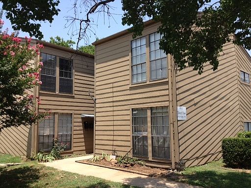 1st image of 1611 Woods Ln APT D
