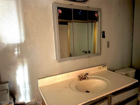 5th image of 15 E Ocelot Rd