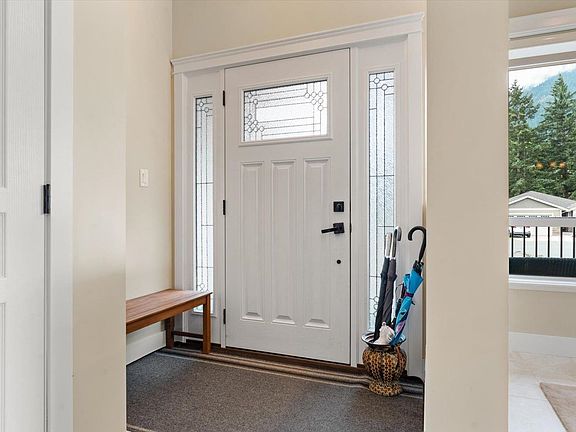 5th image of 65733 Valley View Pl